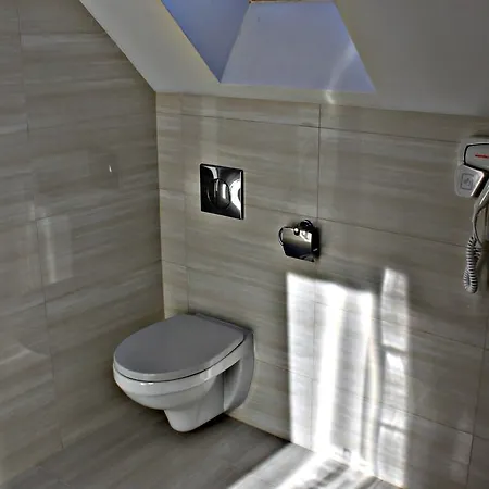 ホームステイ Exotic Kryty Basen ウェバ