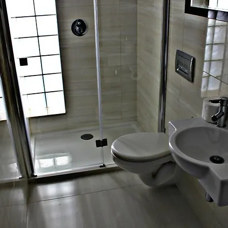 Exotic Kryty Basen ウェバ