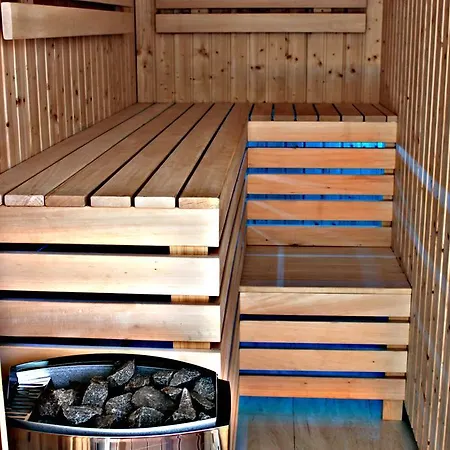 Exotic Kryty Basen ホームステイ