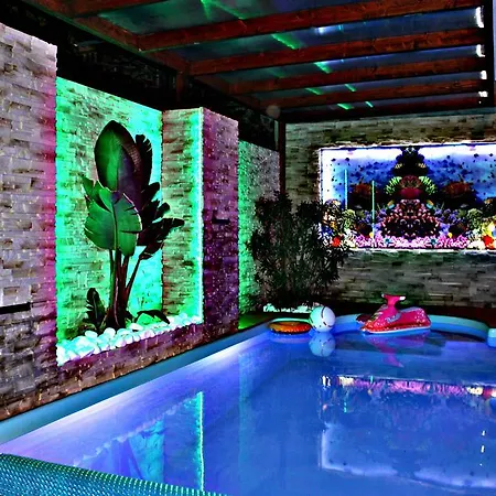 Exotic Kryty Basen Quarto em Acomodações Particulares *