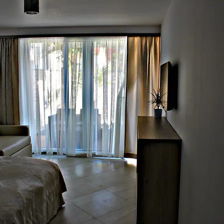 ホームステイ Exotic Kryty Basen