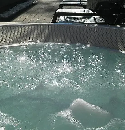 Exotic Kryty Basen ホームステイ