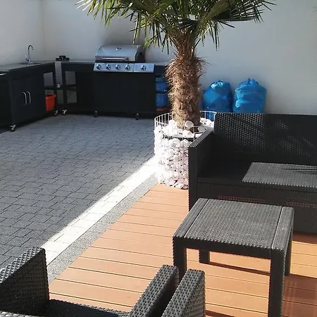 Exotic Kryty Basen ホームステイ *